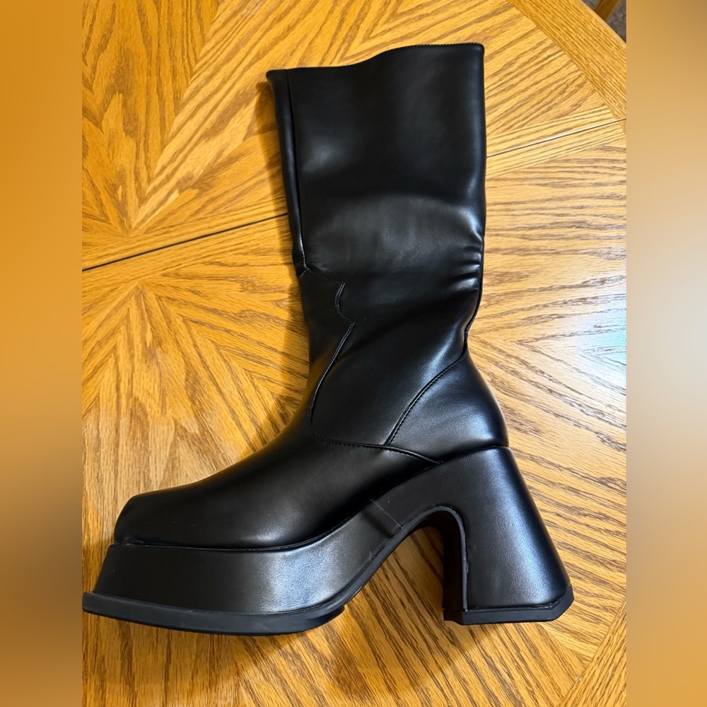 New Tall Black Ladies Boots, Size 8